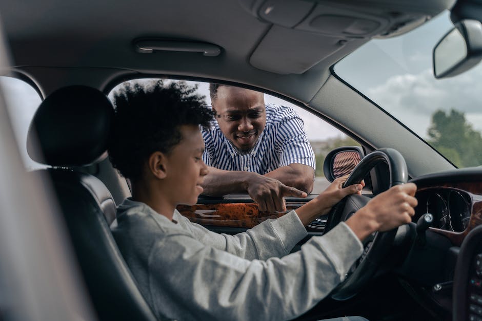 wann-darf-man-nach-hws-op-wieder-Auto-fahren-Erfahren